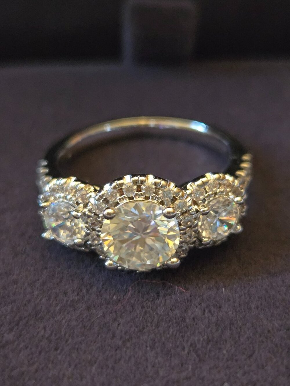💎 2 CTW Three-Stone Moissanite Ring – Size 7 – White Gold Plated 💎